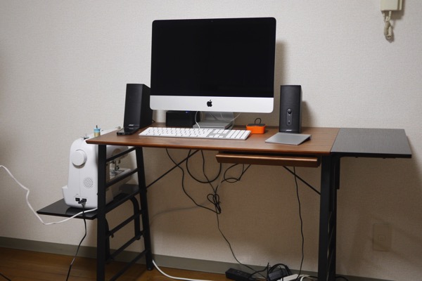 Auto-thumbnail for サイドの板が移動できるパソコンデスク【配線をどうにかする編】